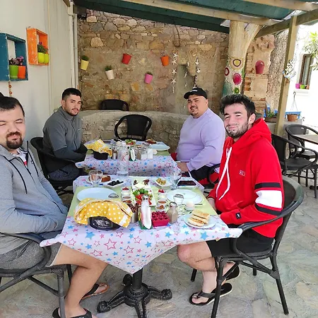 Athenada בית הארחה *